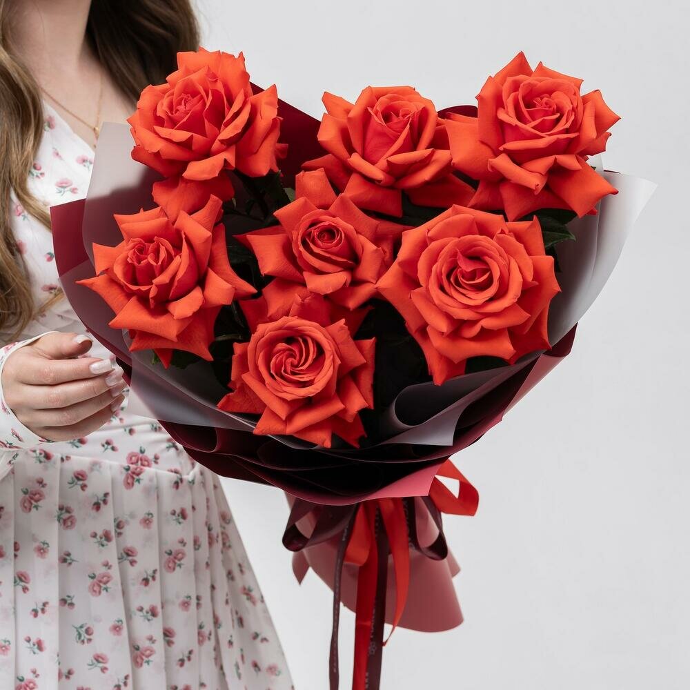 Букет из французских красных роз сорта "Нина" Эквадор 7 бутонов