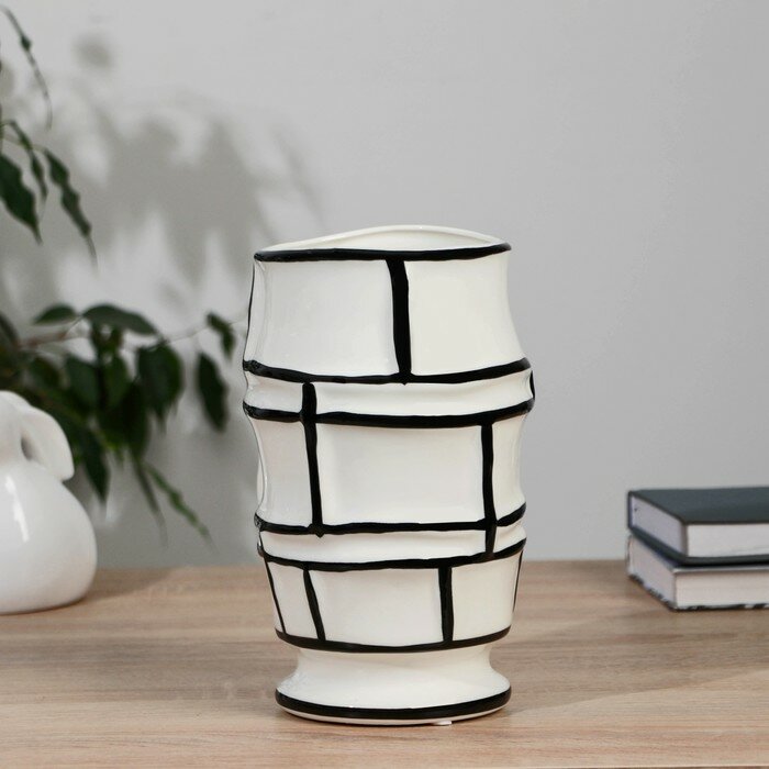 фото Ваза керамика настольная "Пикассо" (ручная роспись) геометрия, 21,5 см, чёрно-белый 10073211