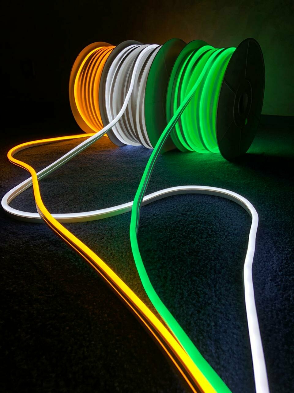 PJ Neon, Интерьерная неоновая светодиодная лента для улицы и помещения - гибкий неон 2м, 8х16мм, 220В, 120 LED/m, IP 67 теплый белый - фотография № 4