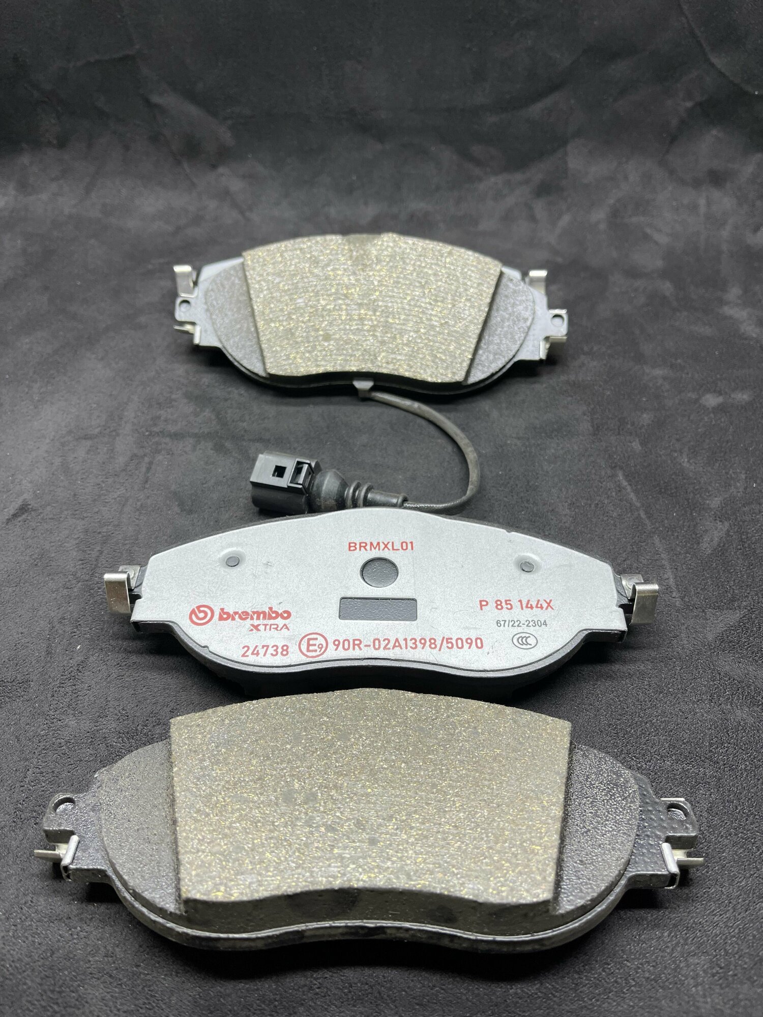 Дисковые тормозные колодки передние brembo P 85 144X (4 )