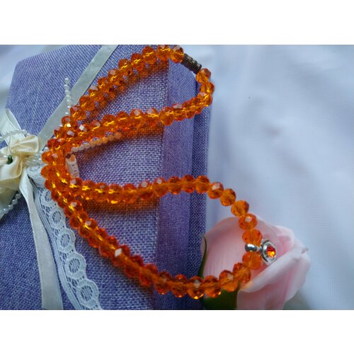 бусы ожерелье с кулоном имитация янтаря смола пластик Бусы, хрусталь, длина 42 см, оранжевый