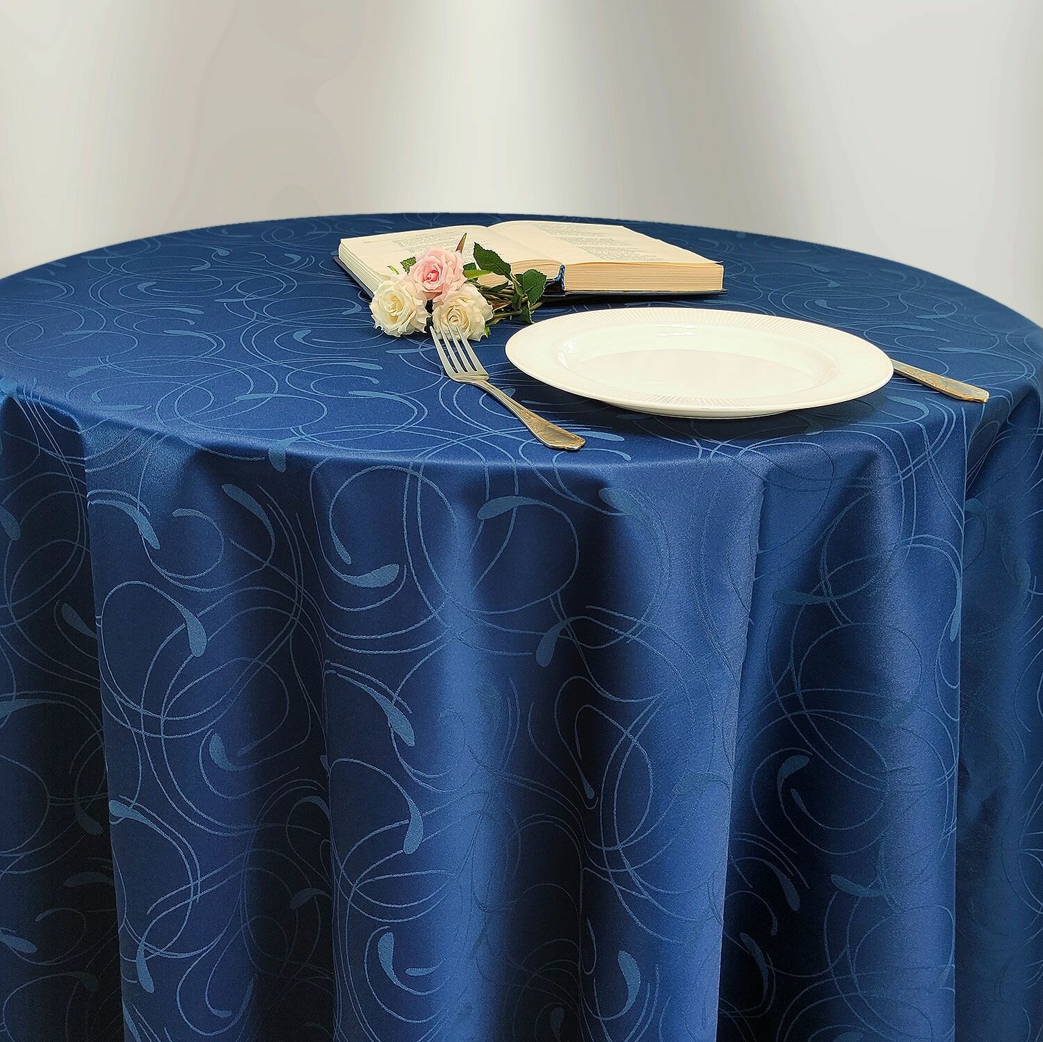 фото Скатерть d-120 см. цвет синий с крупным узором 2131 с пропиткой от загрязнений