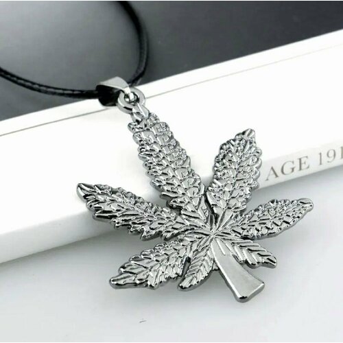 фото Подвеска кулон подвеска лист конопли на шнурке гайтане, серый, серебряный reniva