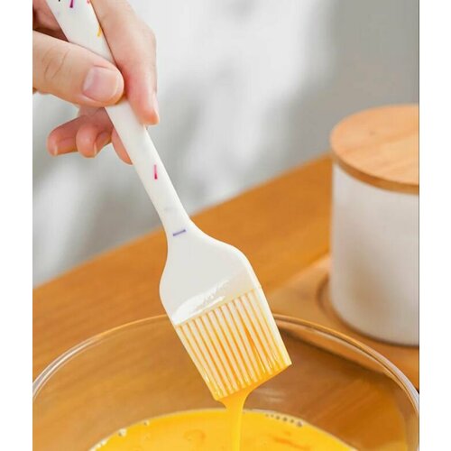 Кисточка кулинарная силиконовая 26 см белая 299₽