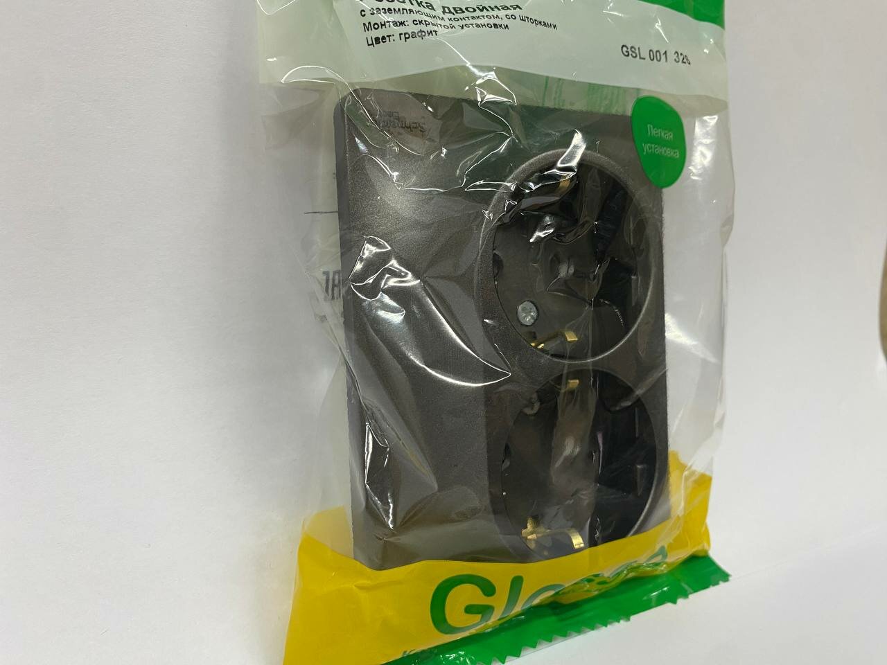 Glossa GSL001326 Розетка двойная с заземляющим контактом (16 А, IP20, под рамку, скрытая установка, шторки, графит) Упаковка (10 шт.) Schneider Electric - фото №4