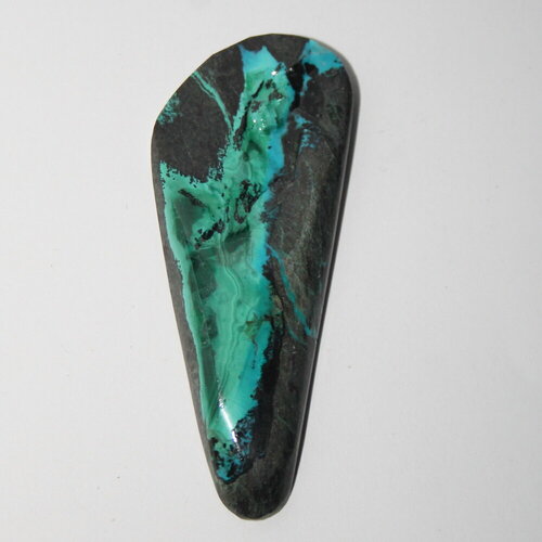 Включения хризоколлы в породе кабошон 