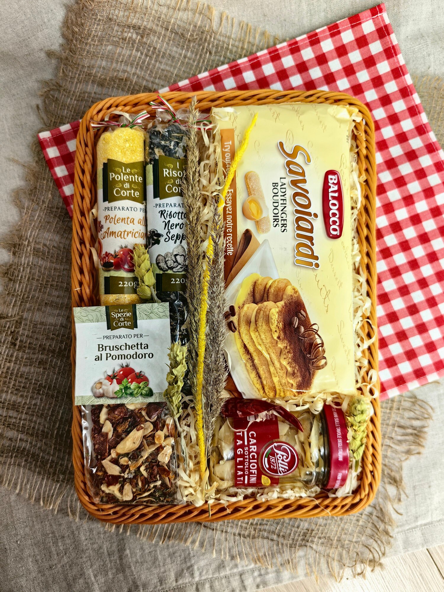 Подарочная корзина итальянских продуктов "Не паста" с ризотто и полентой
