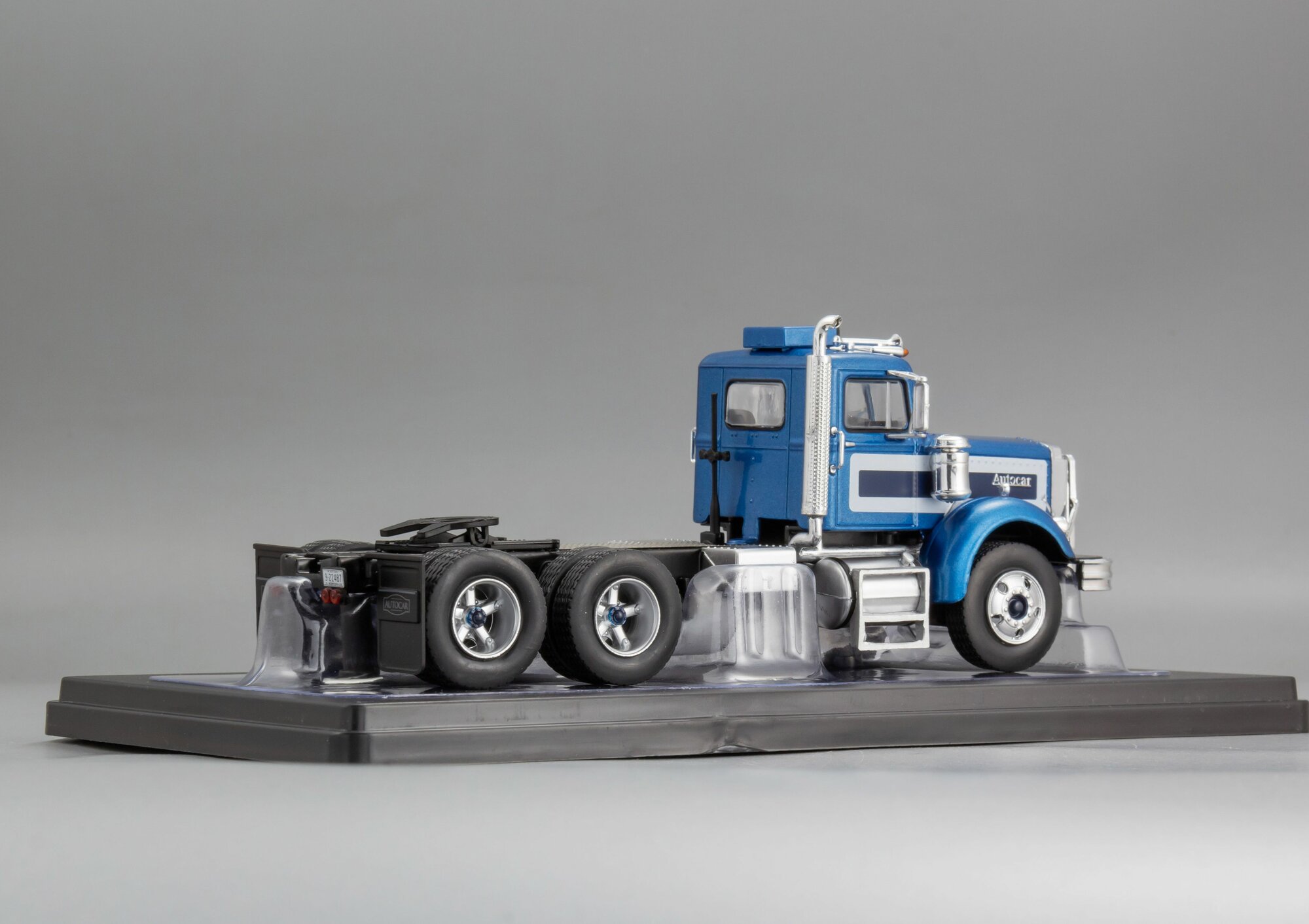 Коллекционная масштабная модель 1:43 Autocar A64 - 1965 от IXO — фото 1