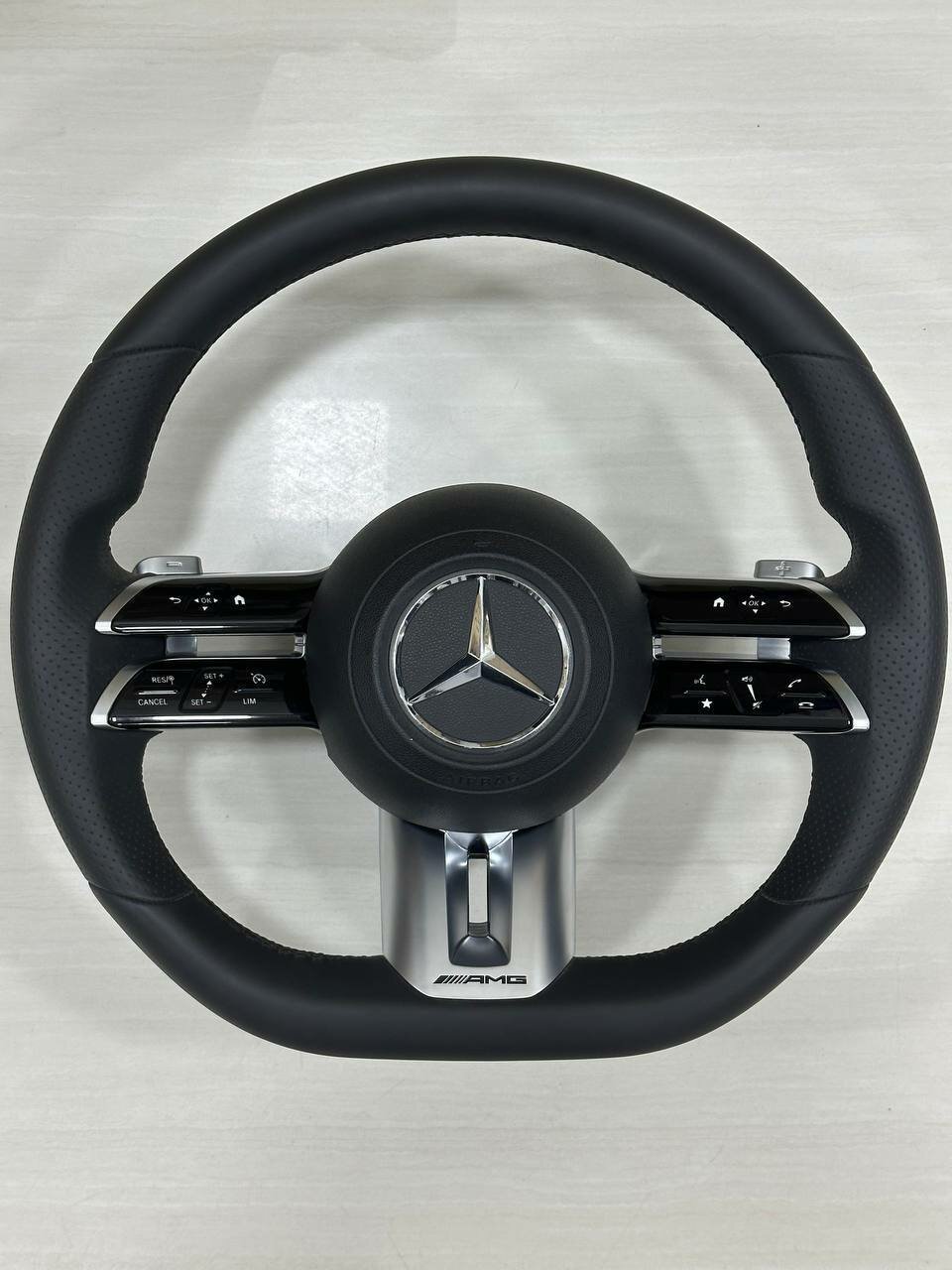 Руль Mercedes-Benz 223 AMG, черный, универсальный, оригинальный