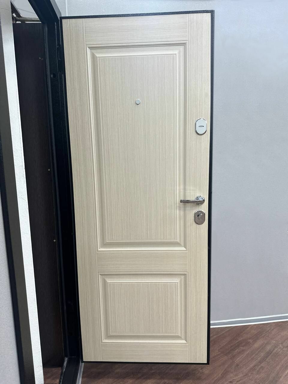 Дверь входная металлическая левое открывание 2050х960