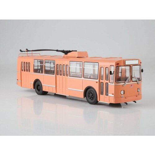 Масштабная модель 1/43 ЗИУ-9