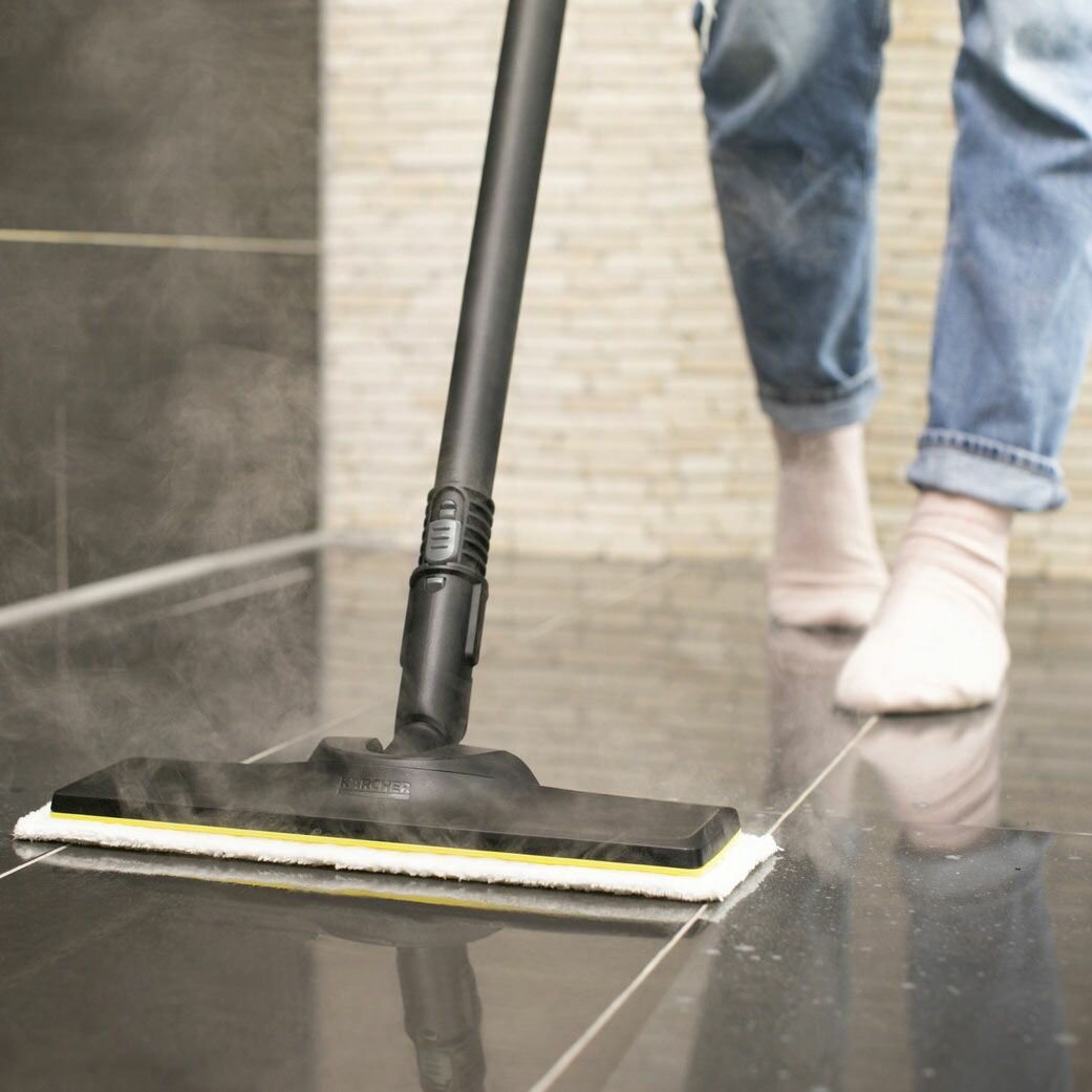 Пароочиститель Karcher SC 5 EasyFix, белый + аксессуары VELERCART: насадки для окон, для текстиля и чистки ковра, 3 разные салфетки для пола, 2 ручные обтяжки, 4 пластиковые щёточки и 2 латунные, щетка со скребком, мощное сопло, сумка для аксессуаров