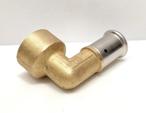 фото Уголок с внутренней резьбой 20х3/4" HENKO