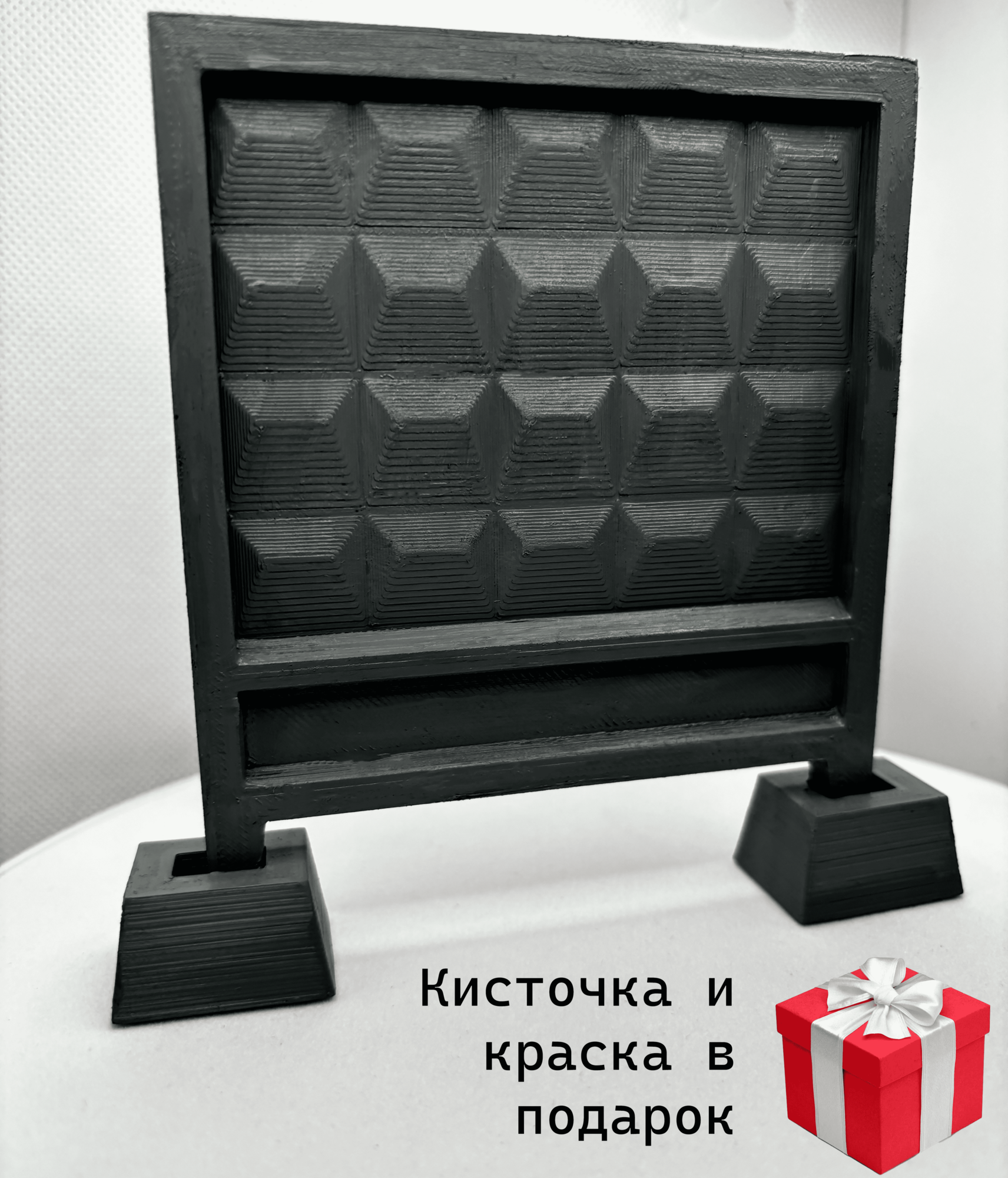 фото Декоративная бетонная плита с кисточкой и краской(черная)