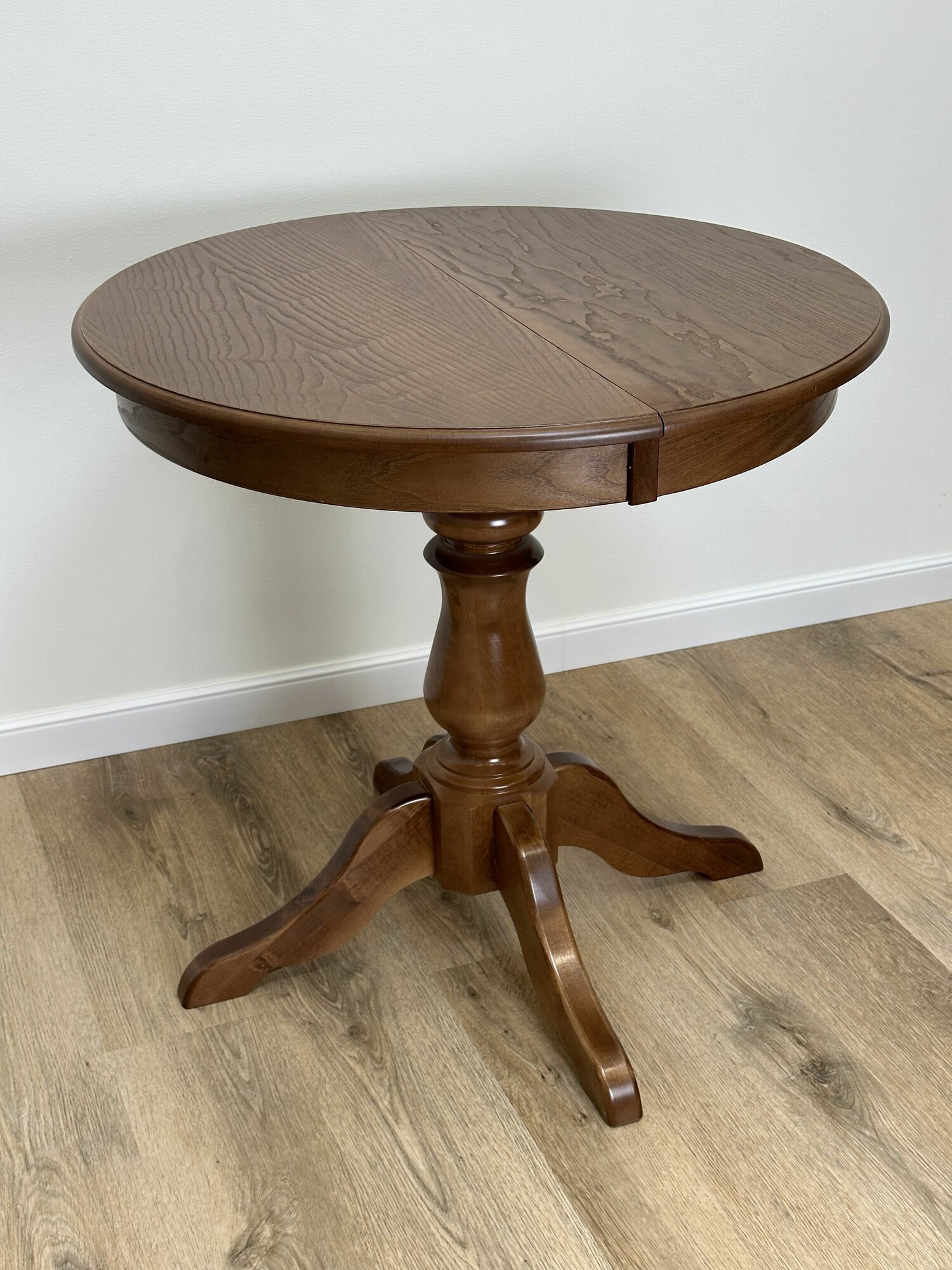 фото Стол обеденный круглый деревянный