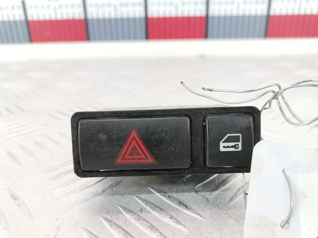 Кнопка аварийной сигнализации BMW 3-Series (E46) 61318368920 арт. 1625848