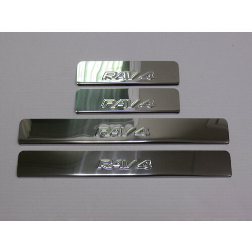 Накладки на пороги Toyota RAV 4 до 2013 года штамп 1980₽