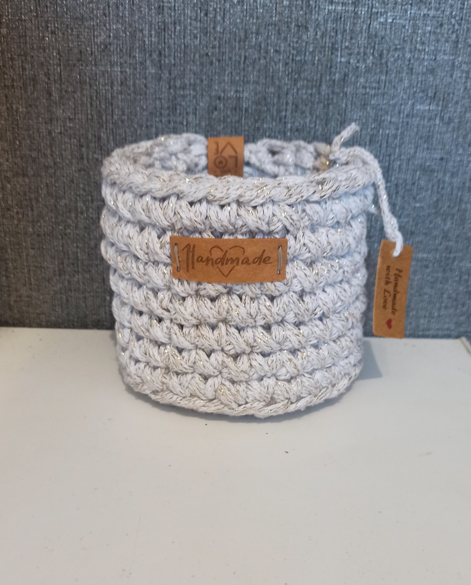 фото Вязаная корзинка для хранения мелочей и косметики