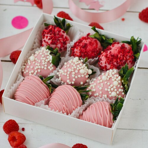 Изображение товара Вкусный набор из клубники в клубничном шоколаде