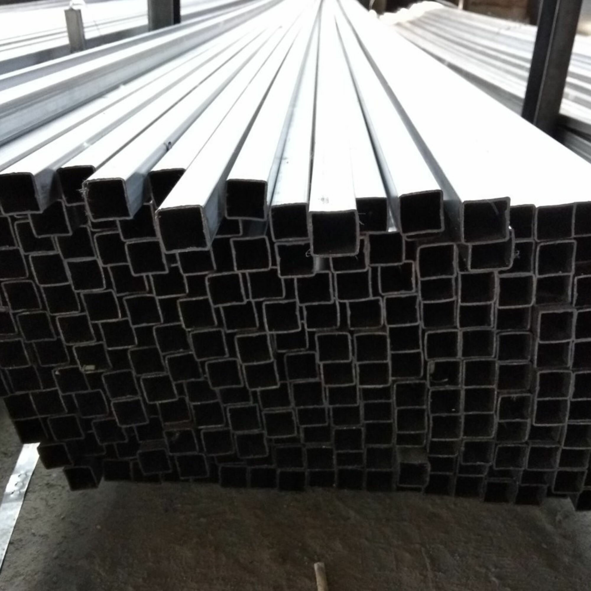 Труба профильная (80х80х3 мм - 1М) — фото 1