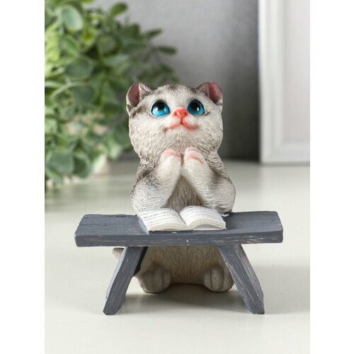 Фигурка полистоун Котик с книгой за партой серый 98595 см 687₽