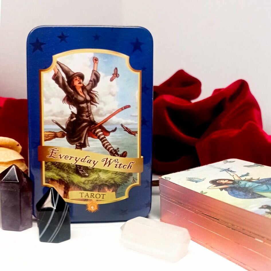 Карты Таро Повседневное Таро ведьмы мини-колода 10х6см/ Everyday Witch Tarot (жестяная коробка) + мешочек в подарок