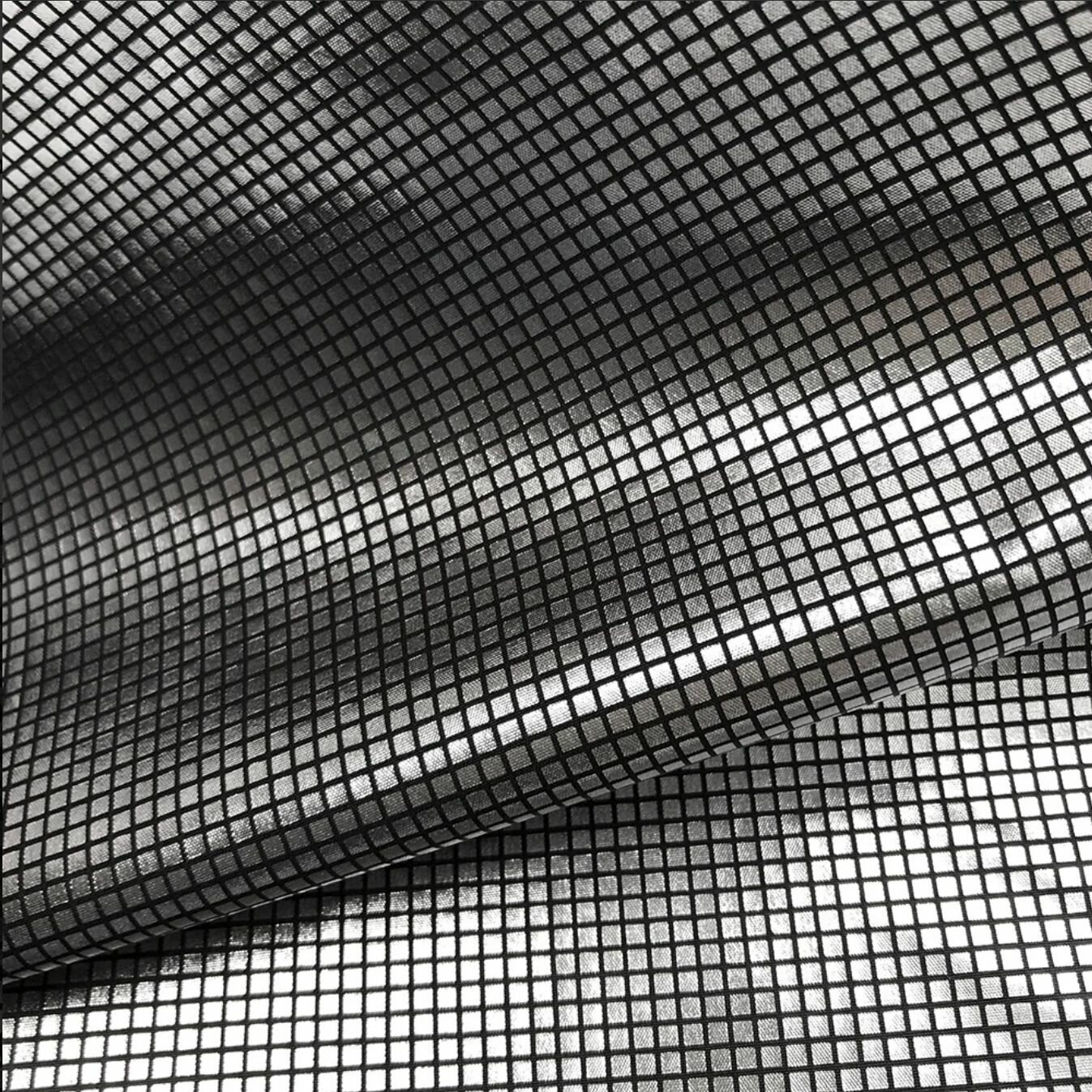 фото Ткань подкладочная фольгированная омни-хит "черная квадратики" ширина 150см, длина 100см