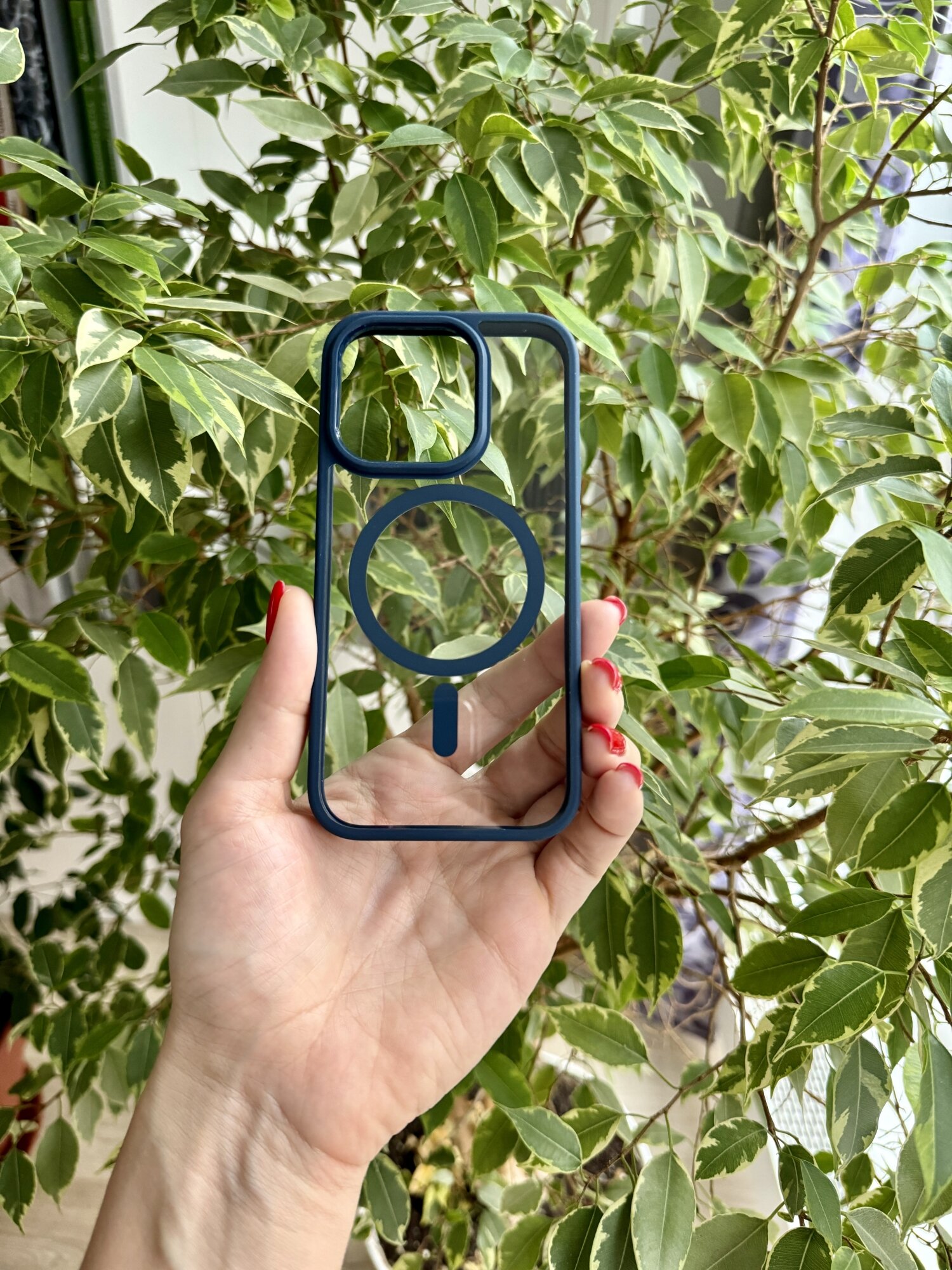 Чехол на IPhone 15 Pro (MagSafe) / Айфон 15 Про прозрачный с силиконовым кантом Crystal MagSafe Case (Темно-синий) — фото 1