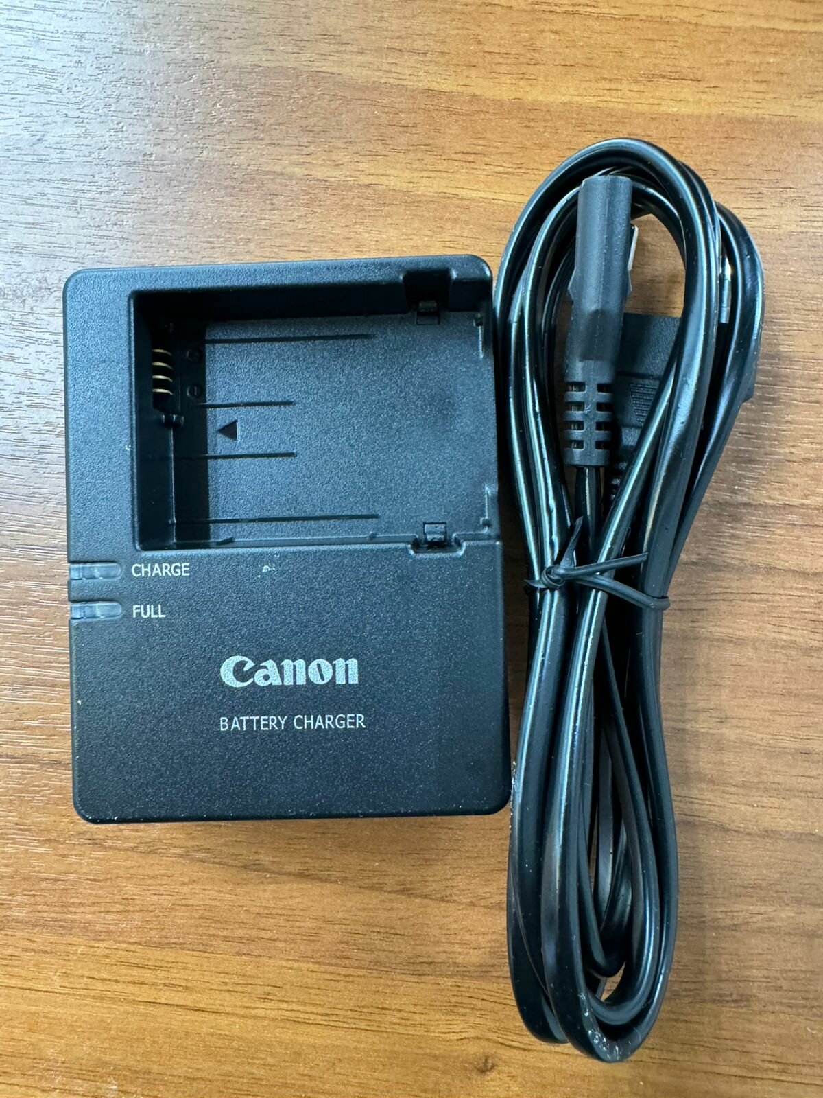 Зарядное устройство CANON LC-E8E для LP-E8