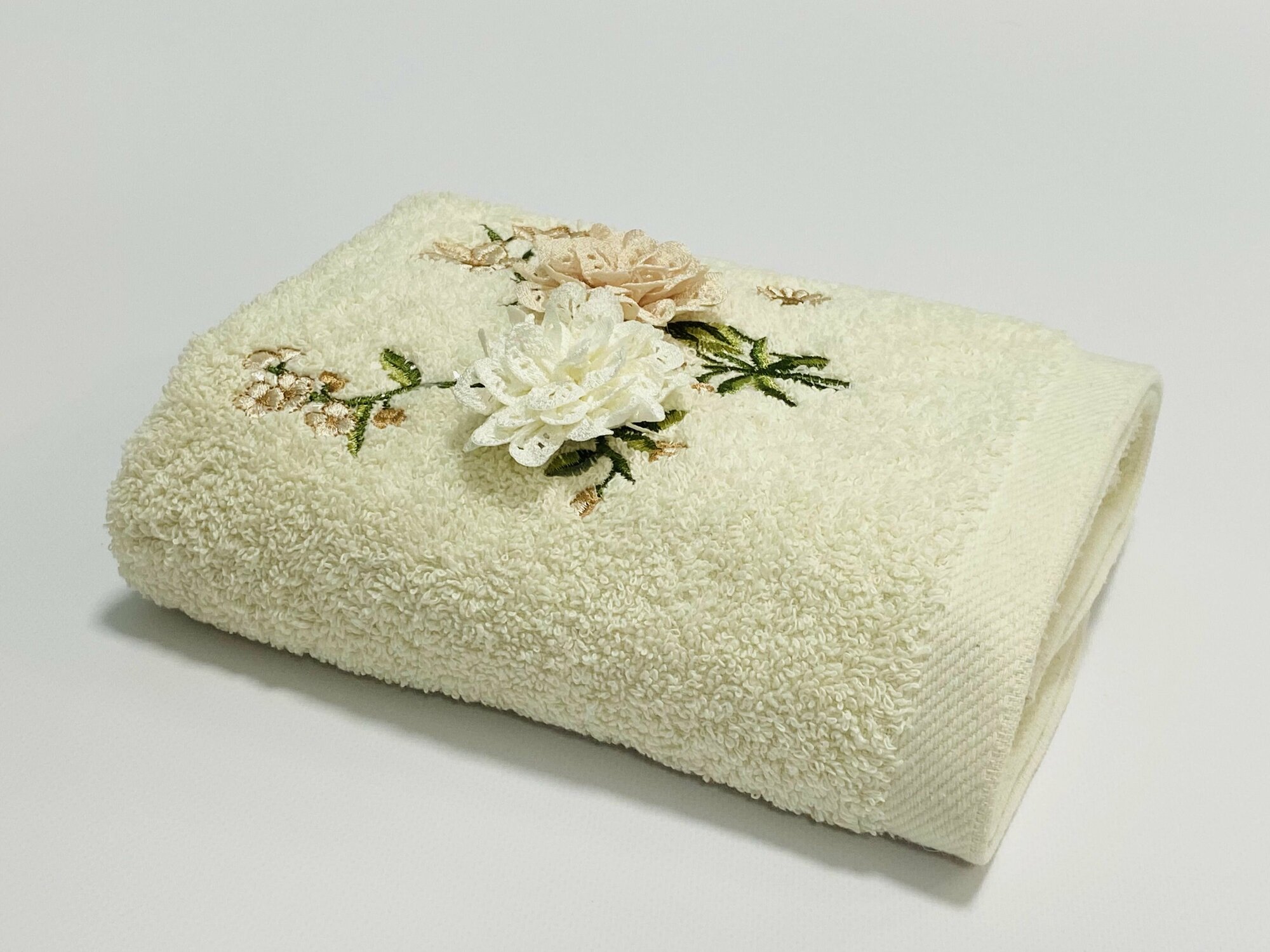 Полотенце Махровое для ванны в подарок женщине на 8 марта, на День рождения Нежность 70х140 см Белое