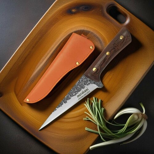 Murakami. Кованый нож Murakami Koishi. Универсальный кухонный нож. Сталь AUS-8. Длина лезвия 14 см. Рукоять сандаловое дерево. Кожаные ножны. Подарочный кейс.