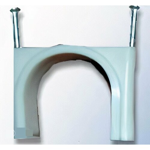 Скоба пластиковая D 30мм Белая Volsten V02-6W-1-25-050 круглая с двумя гвоздями 65₽