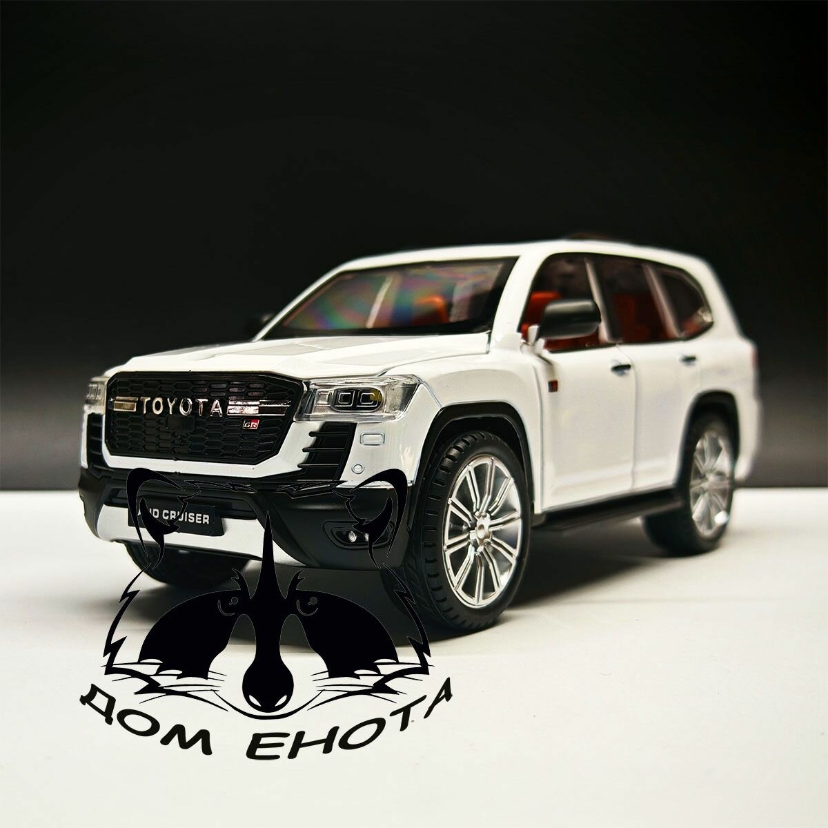 Машинка Toyota Land Cruiser 300. Металлическая модель автомобиля Тойота Ланд Круизер 300 белый 21см. Инерционная игрушка машина 1:24