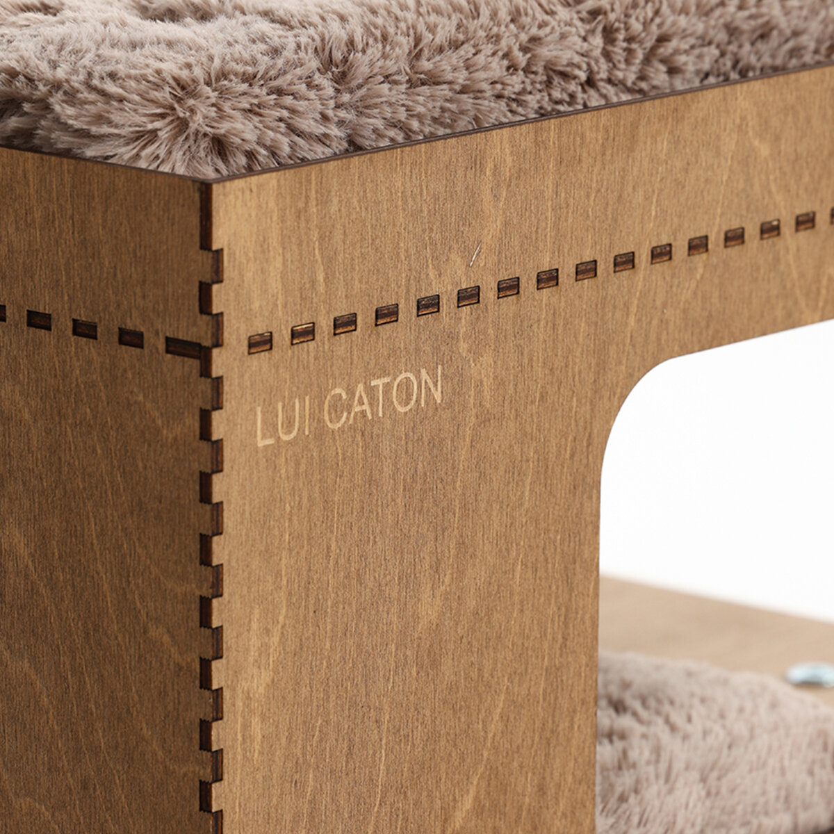 Комплекс для кошек LUI CATON с домиком, когтеточкой, коричневый, 110см — фото 1