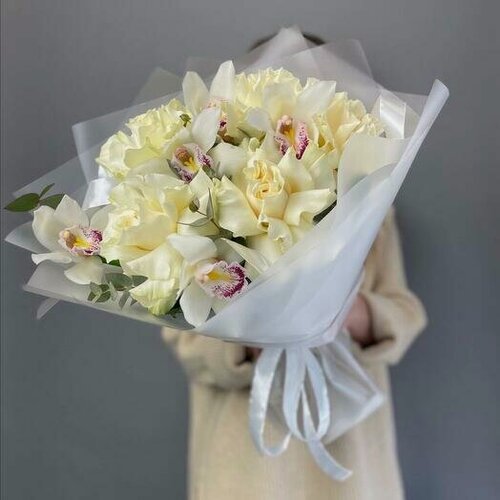 Изображение товара Букет с белой французской розой и белой орхидеей "Di_Flowerslab" Размер M