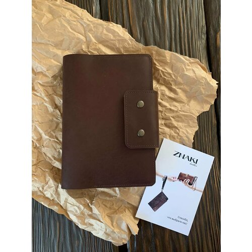 Кожаный подарочный ежедневник на кнопках недатированный с петлей для ручки размер А5 цвет шоколад 3800₽