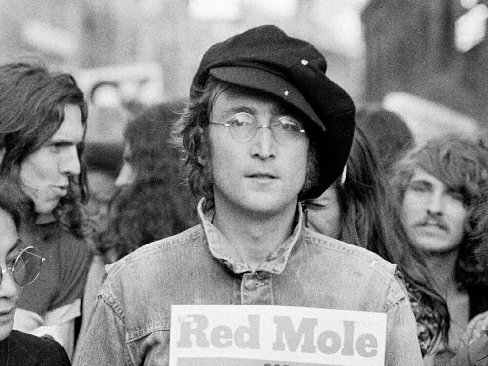 Плакат постер на бумаге John Lennon/Джон Леннон/черно-белый. Размер 30 х 42 см