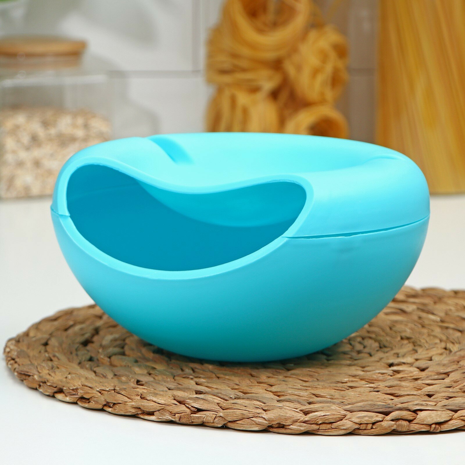 Тарелка пластиковая для семечек и орехов «Плэтэр», 20×11 см, с подставкой для телефона, цвет микс