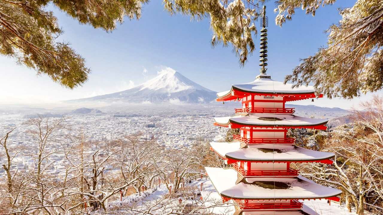 Картина на холсте 60x110 Альянс Лес "Фудзияма гора пагода Япония зима" на подрамнике / интерьер/ декор