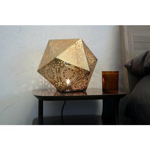 Металлический теневой светильник резной с проекцией на стены потолок сталь большой размер 38 см Золотой 01