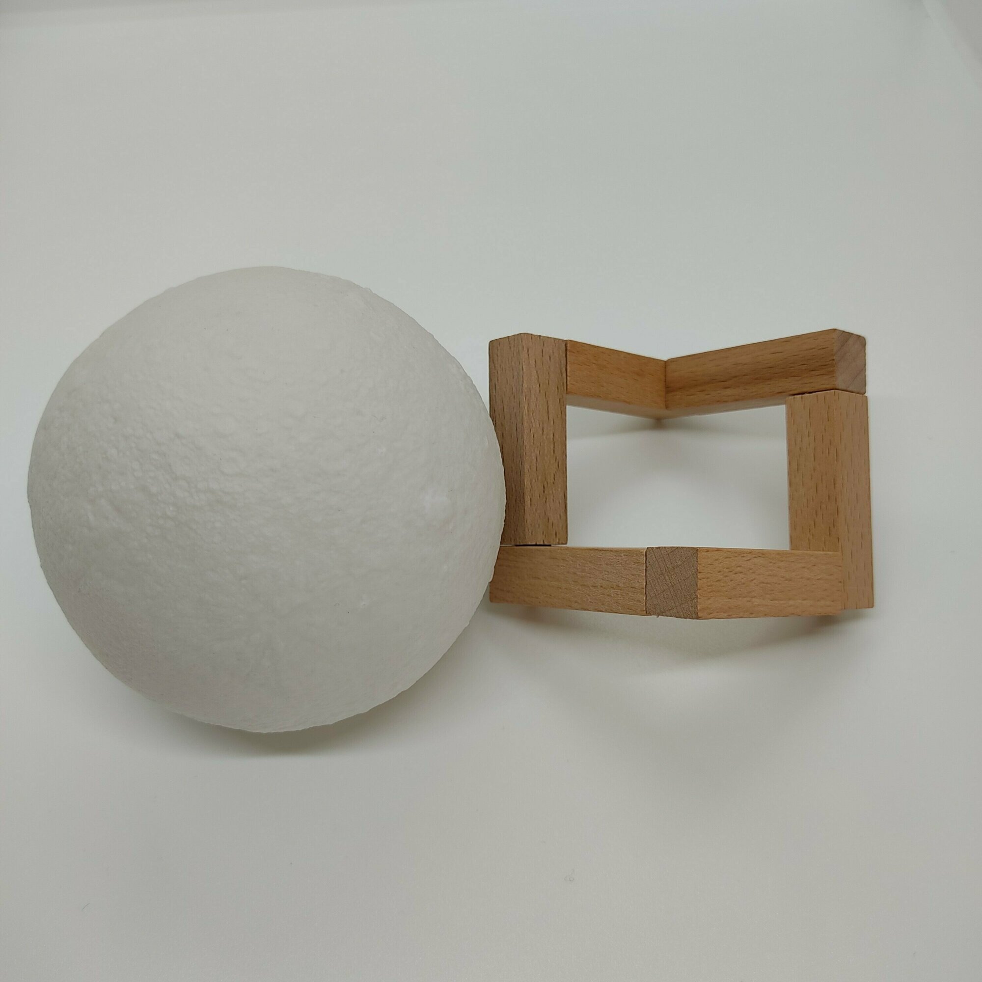 Ночник луна, светильник в форме луны с 3D эффектом, диаметр 9,5 см - фотография № 9
