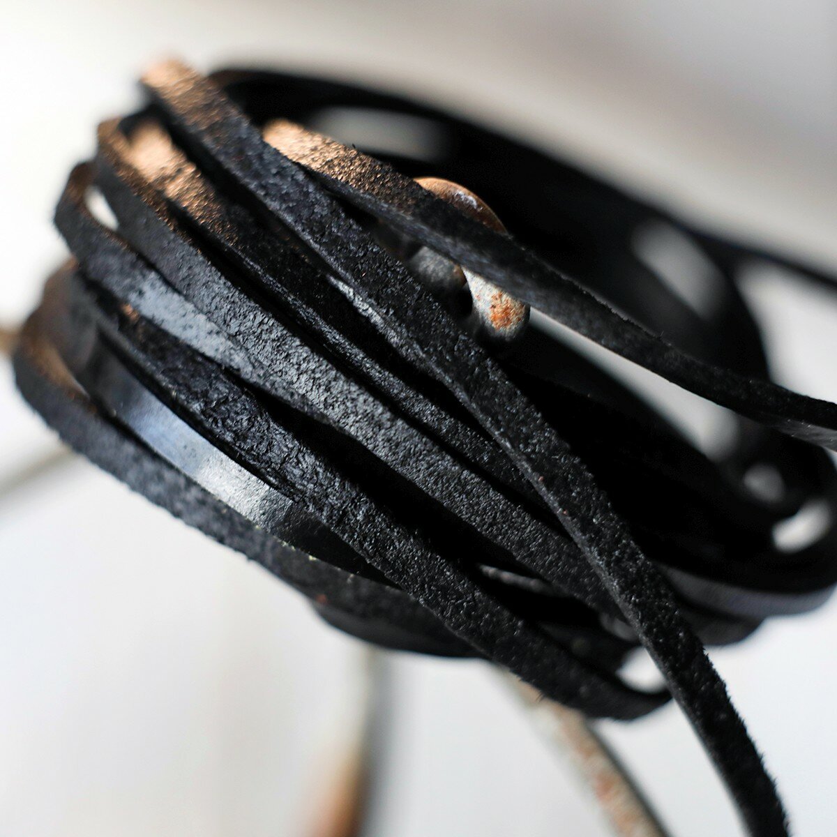 фото Шнур плоский нат. кожаный для рукоделия, намотка 3 метра, черный, 3x2 мм