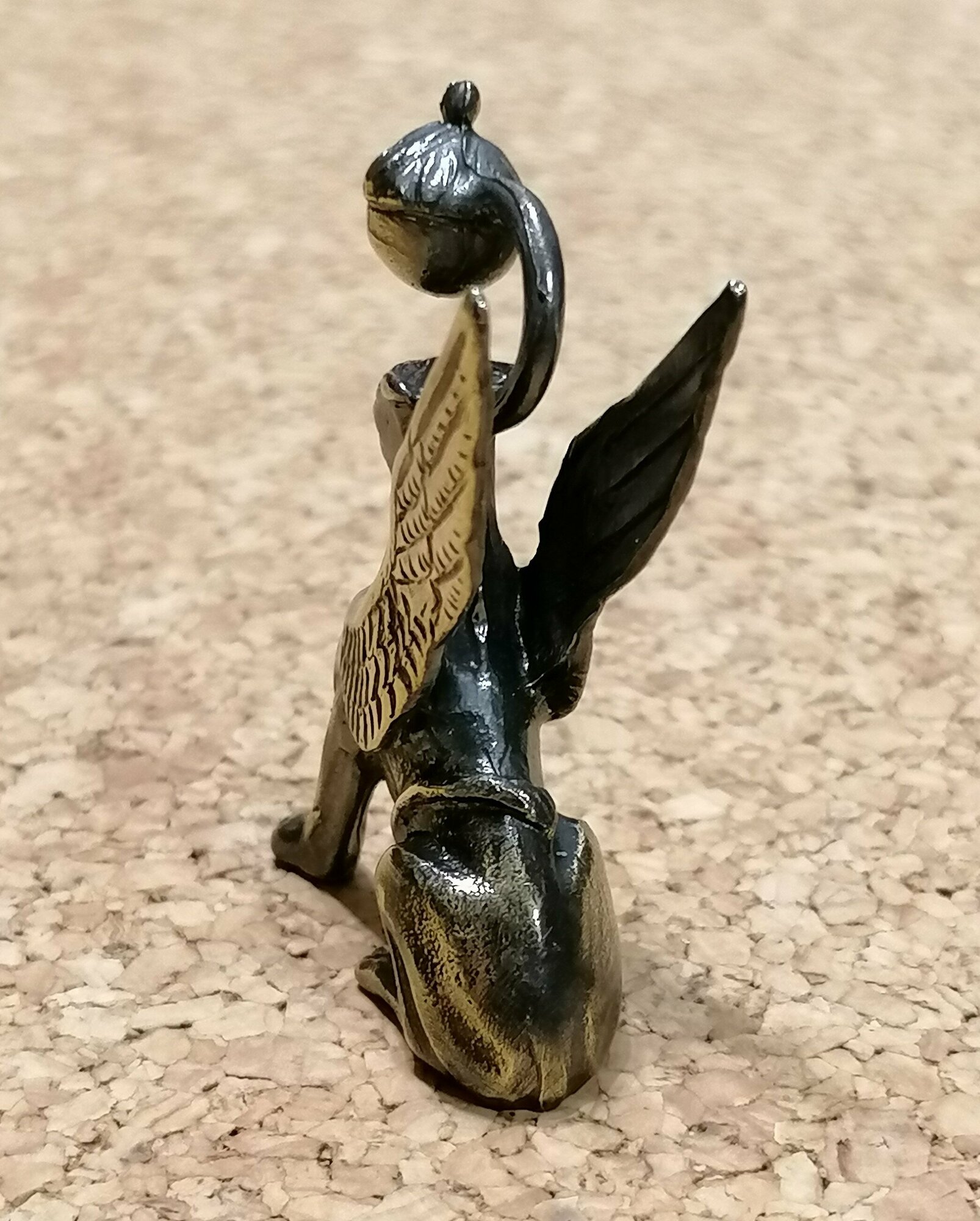 Фигурка Грифон рельефный 5 см. с фонарем — фото 1