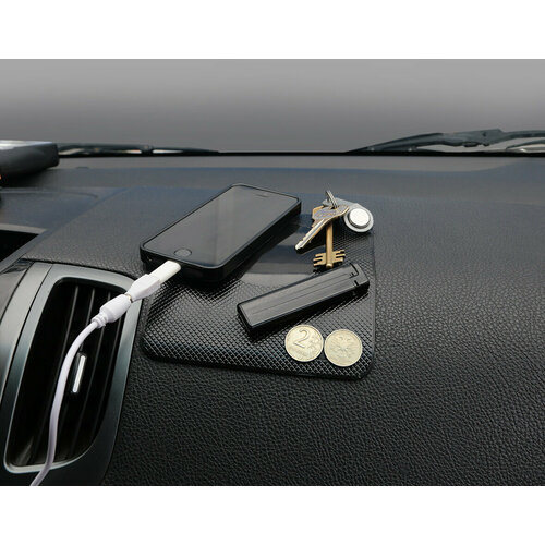 Коврик панели противоскользящий большой Carline 140*160 мм черный