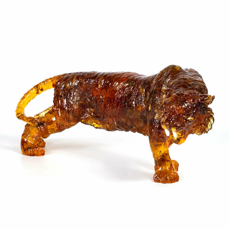 Крупная сувенирная фигурка с натуральным янтарем "Тигр"