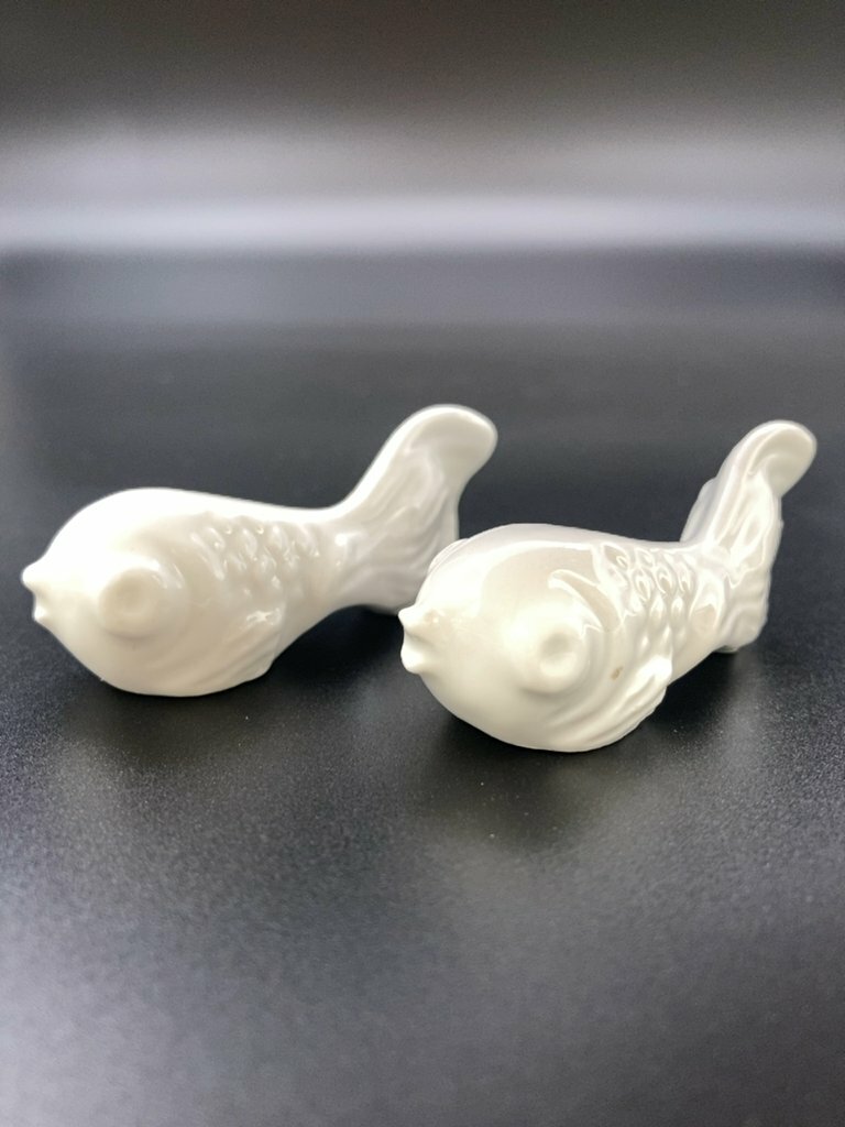 фото Набор из 2 статуэток в виде рыбок, керамика, 1990-2010 гг.