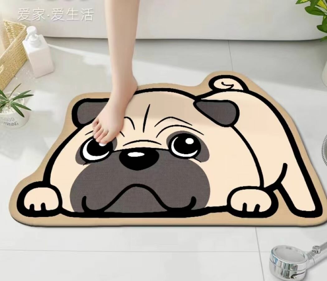 Быстросохнущий противоскользящий коврик для ванной, бежевый, размер 43х68 см. / Диатомитовый коврик мопс — фото 1