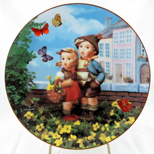 Декоративная коллекционная тарелка "Маленькие Компаньоны: Сюрприз". Фарфор, деколь. США, Danbury Mint, Берта Хуммель (Hummel), 1990