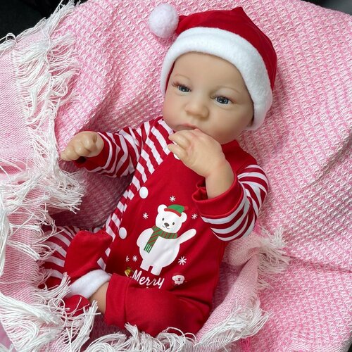 Кукла реборн NPK Doll 43 cм. мягконабивная с открытыми глазками, без ресничек. Кукла младенец Reborn в новогоднем костюме.