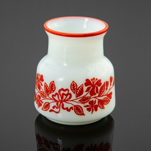 Ваза миниатюрная, украшенная цветочным декором, стекло, молочное стекло, СССР